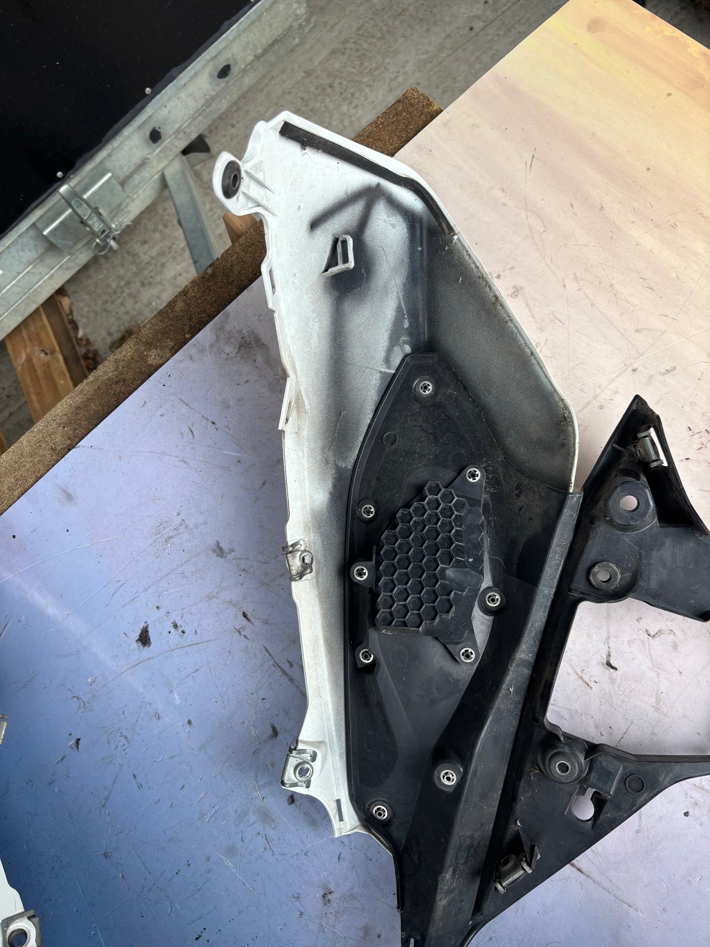 Rechte Lufthutze mit Seitenstütze Yamaha Tracer 900 2015/2017