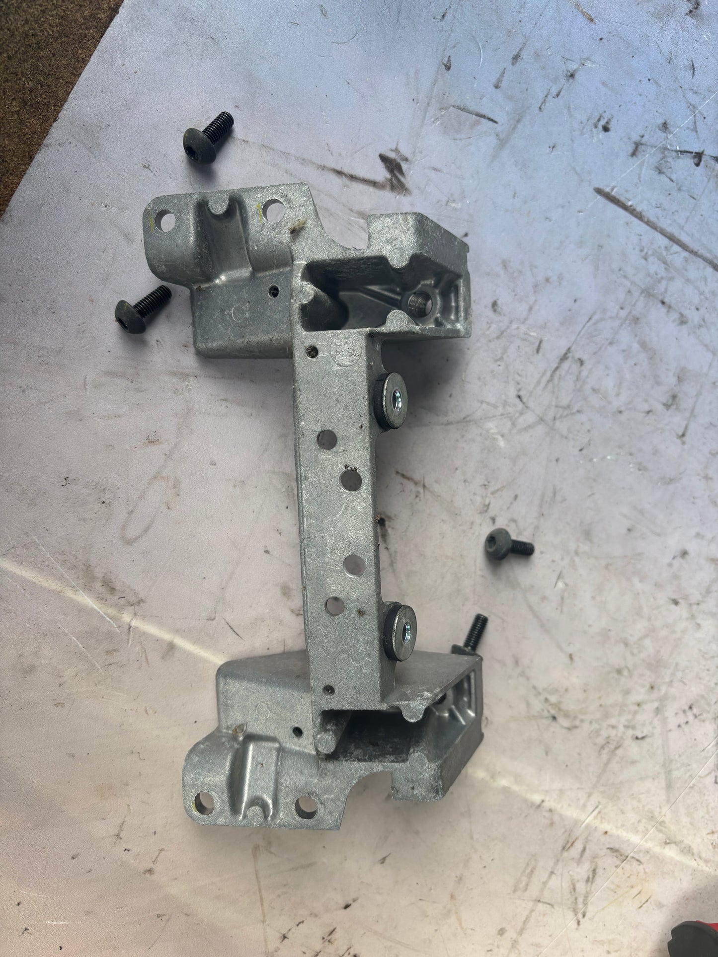 Support alu feu arrière Yamaha tracer 900 2PP2117E0000