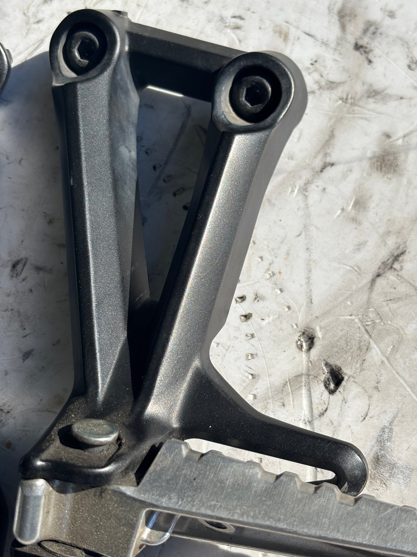 Paar hintere Fußrastenplatten für Yamaha MT09 2017/2020