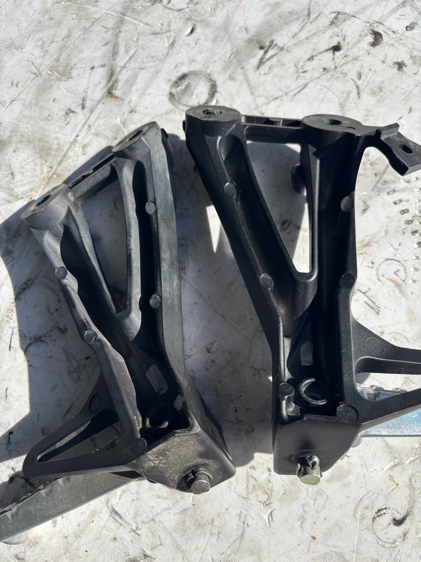 Paar hintere Fußrastenplatten für Yamaha MT09 2017/2020