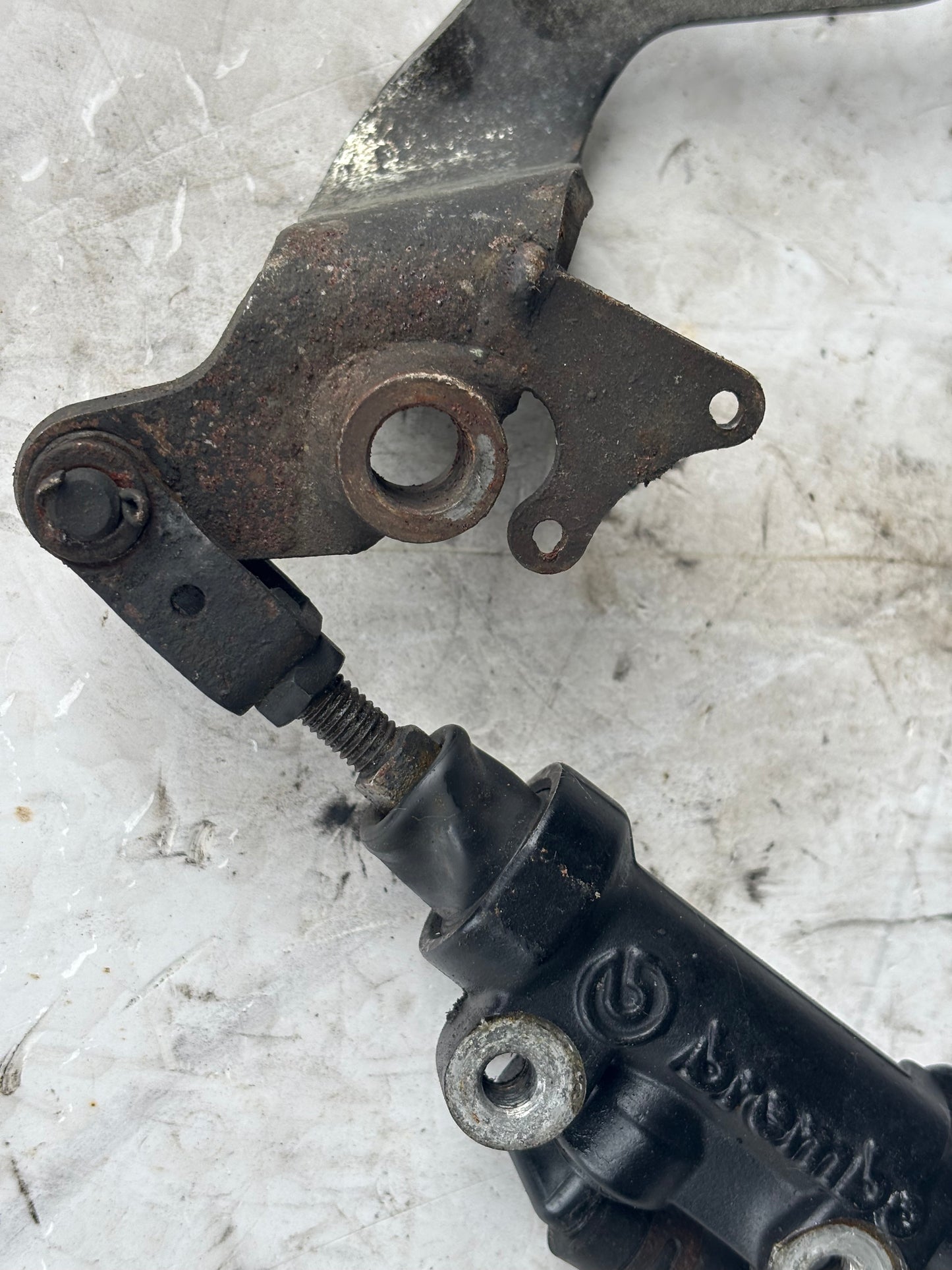 Pédale de frein et maitre cylindre yamaha mt07 2014-2024
