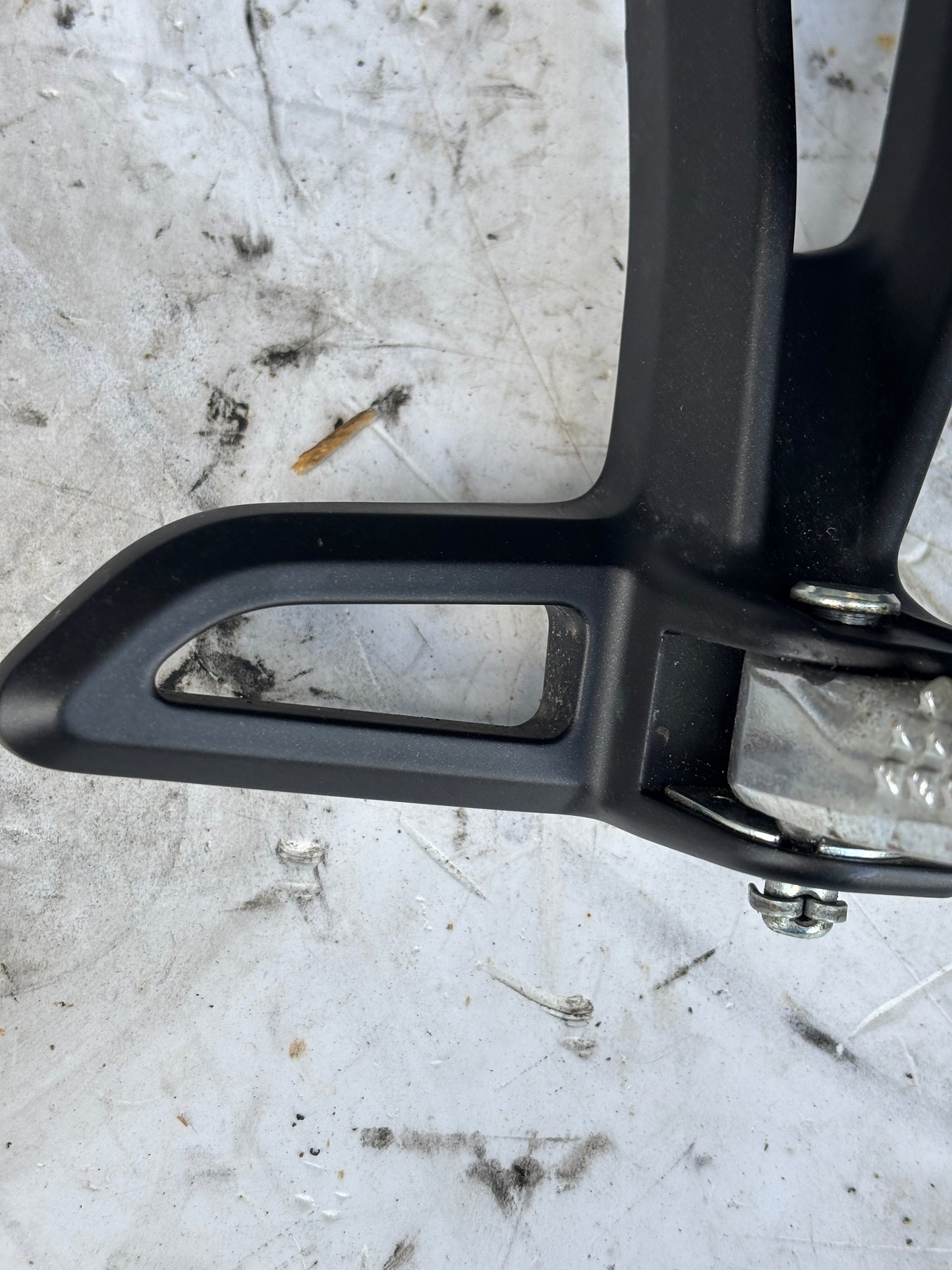 Platine passager cale pied arrière droite yamaha mt 07 mt07 2021/2025