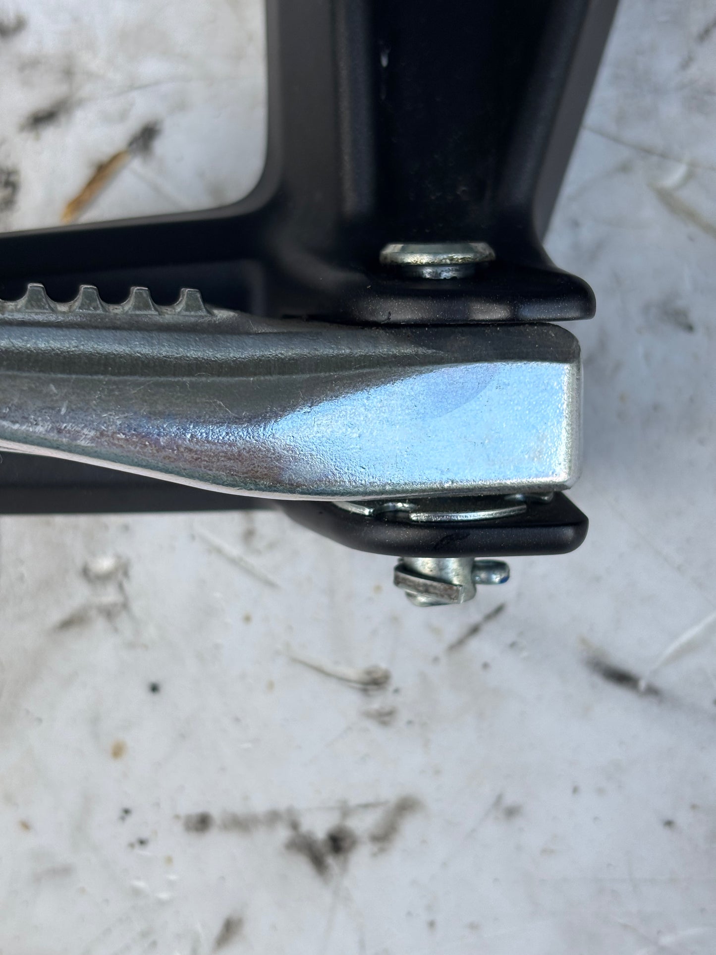 Platine passager cale pied arrière droite yamaha mt 07 mt07 2021/2025