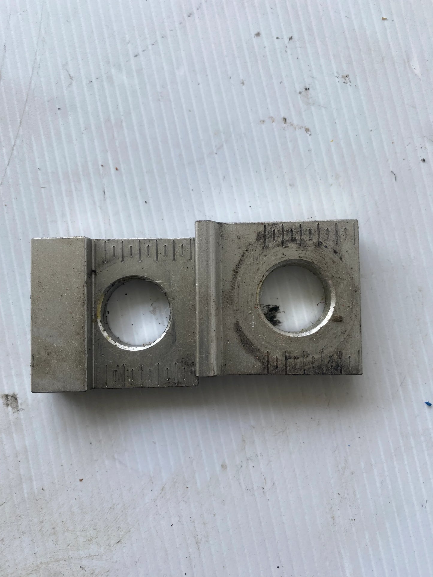 cale réglage tension chaîne axe roue arrière mt09 mt09 yamaha