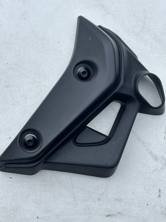 Écope radiateur support clignotant Yamaha mt07 2021/2024 Gauche