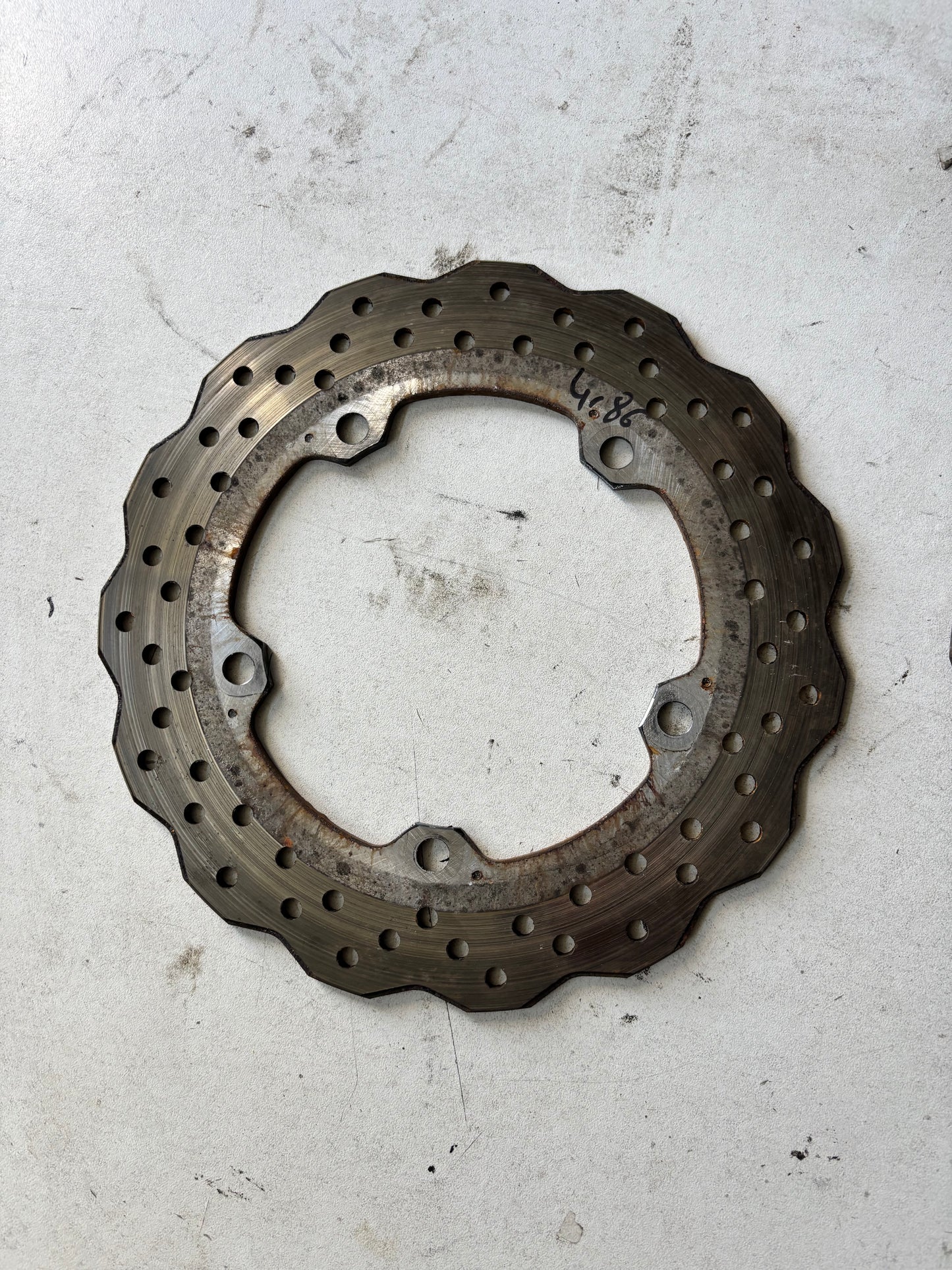 Un Disque de frein arrière  yamaha mt07 mt-07 2014/2020