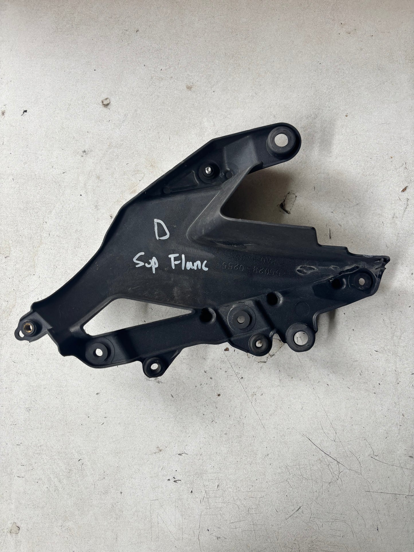 Support flanc carénage droit Kawasaki zx6r 2009/2012