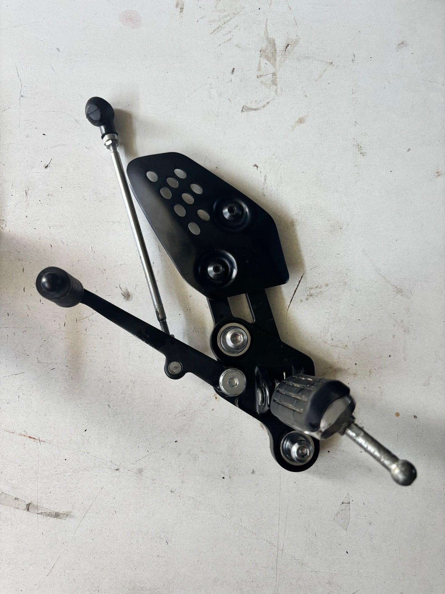 Linke Schalthebelhalterung Yamaha MT07 MT 07 2014-2024