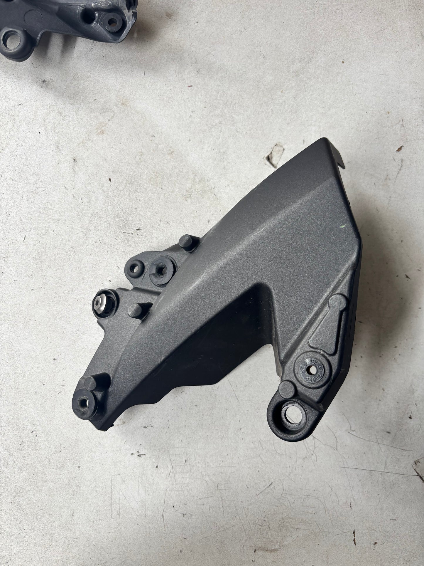 Support flanc carénage gauche Kawasaki zx6r 2009/2012