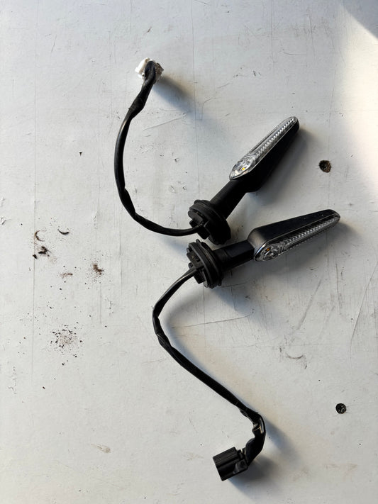 Paire Clignotant avant yamaha mt 09 2021-2024