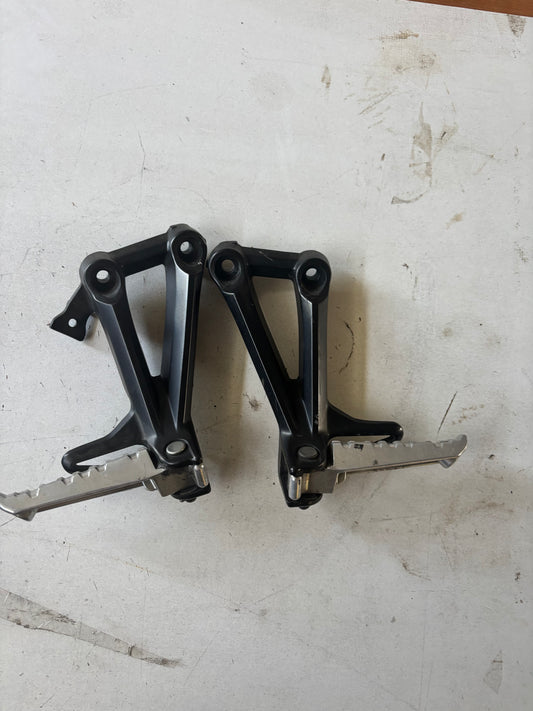 Paire platine repose cale pied arrière Yamaha mt09 2013/2020