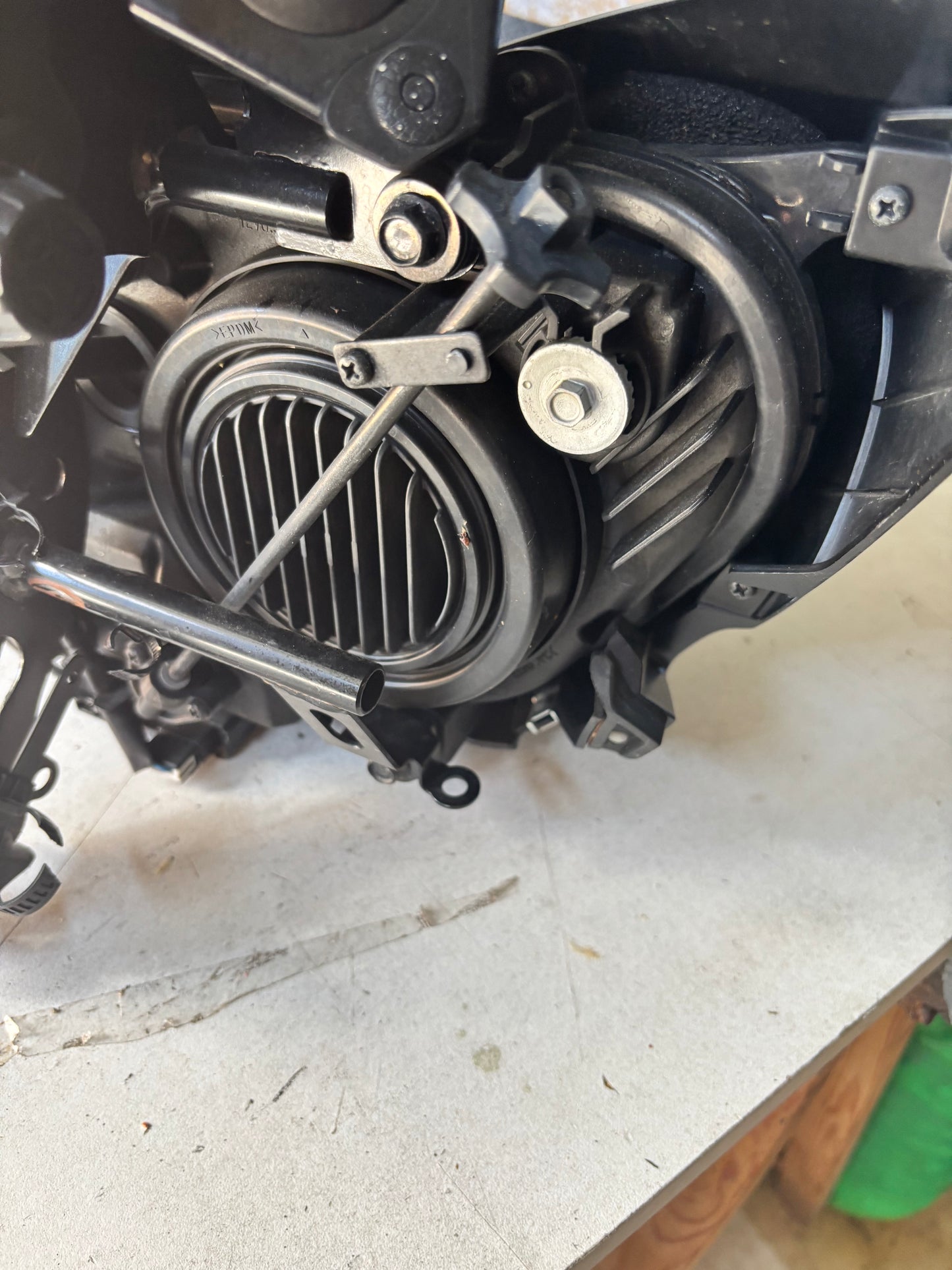 Verkleidungshalterung Spinnenoptik Scheinwerfer Yamaha Tracer 900 2015 bis 2017