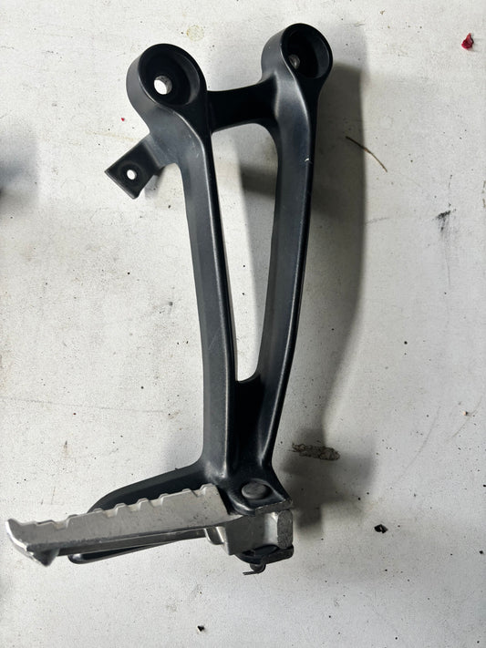 Platine arrière droite repose cale pied Yamaha Mt07 mt-07 2014/2020