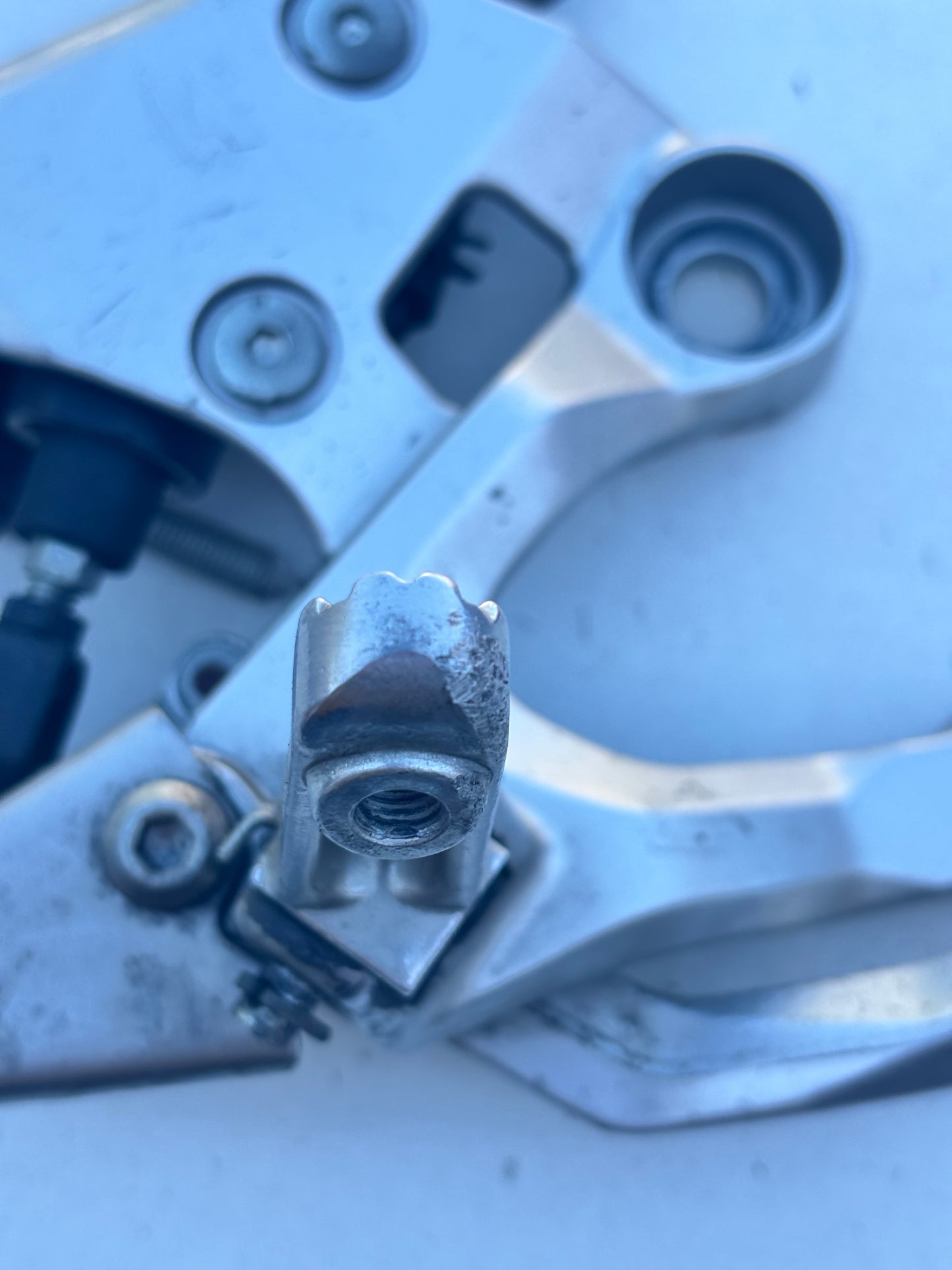 Platine conducteur droite / repose cale pied Yamaha MT 09 2013/2020