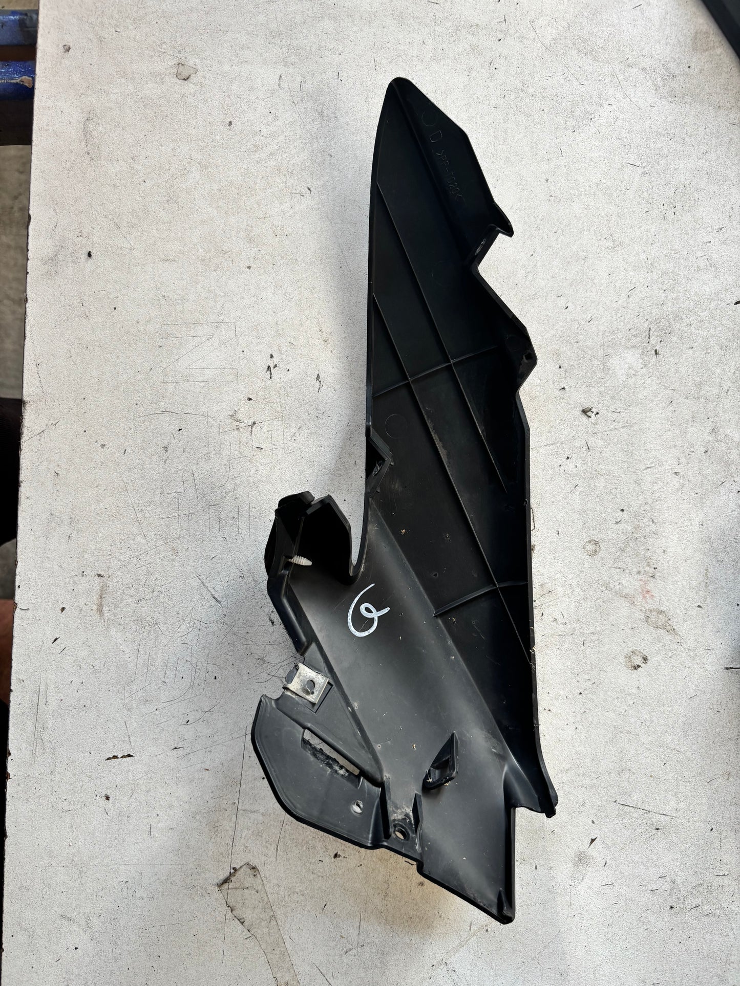 Carénage couvre optique latérale gauche  Yamaha tracer 900 2015/2017