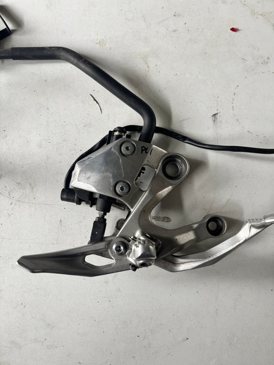Platine conducteur droite de frein complète repose cale pied Yamaha MT 09 2013/2020