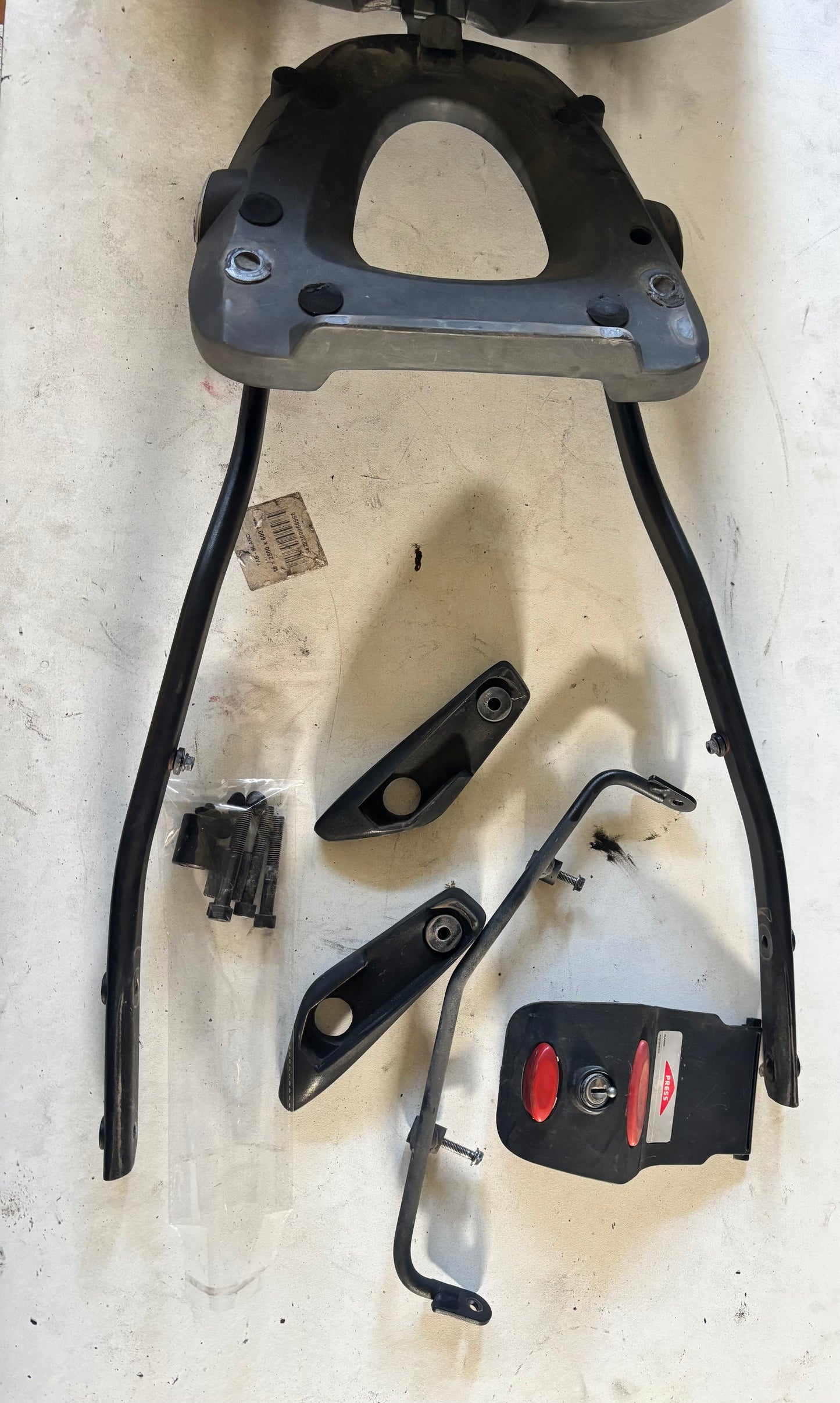Support Top case GIVI  Kawasaki Er6n Er6F 2009/2011