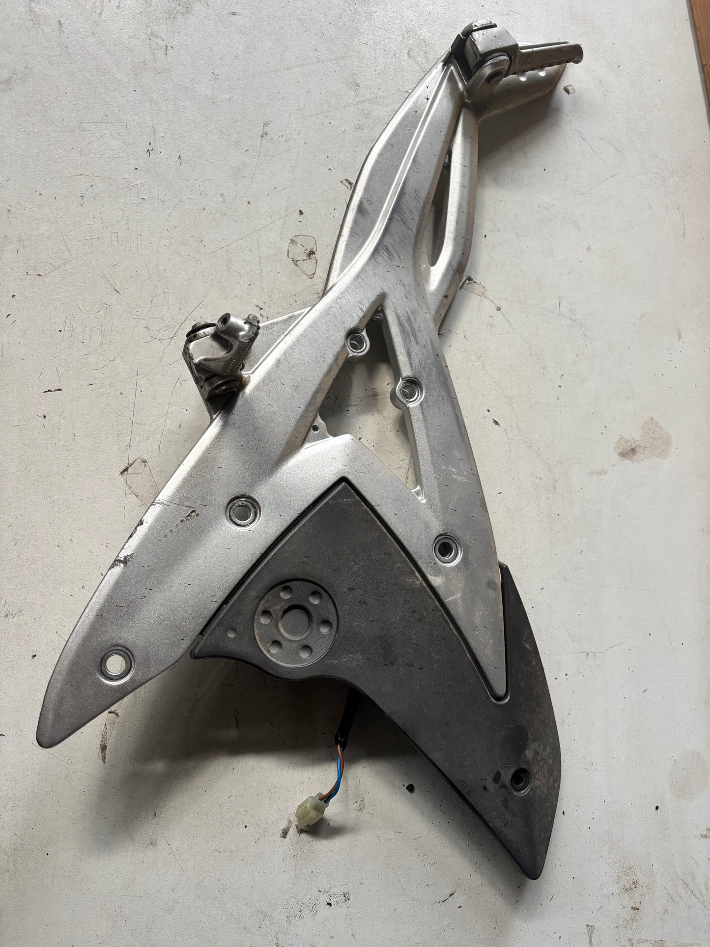 Rechte Fußrastenplatte Kawasaki Er6n er6f 2005/2008