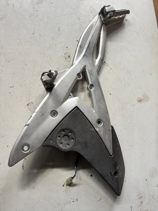 Platine repose pied droite Kawasaki Er6n er6f 2005/2008
