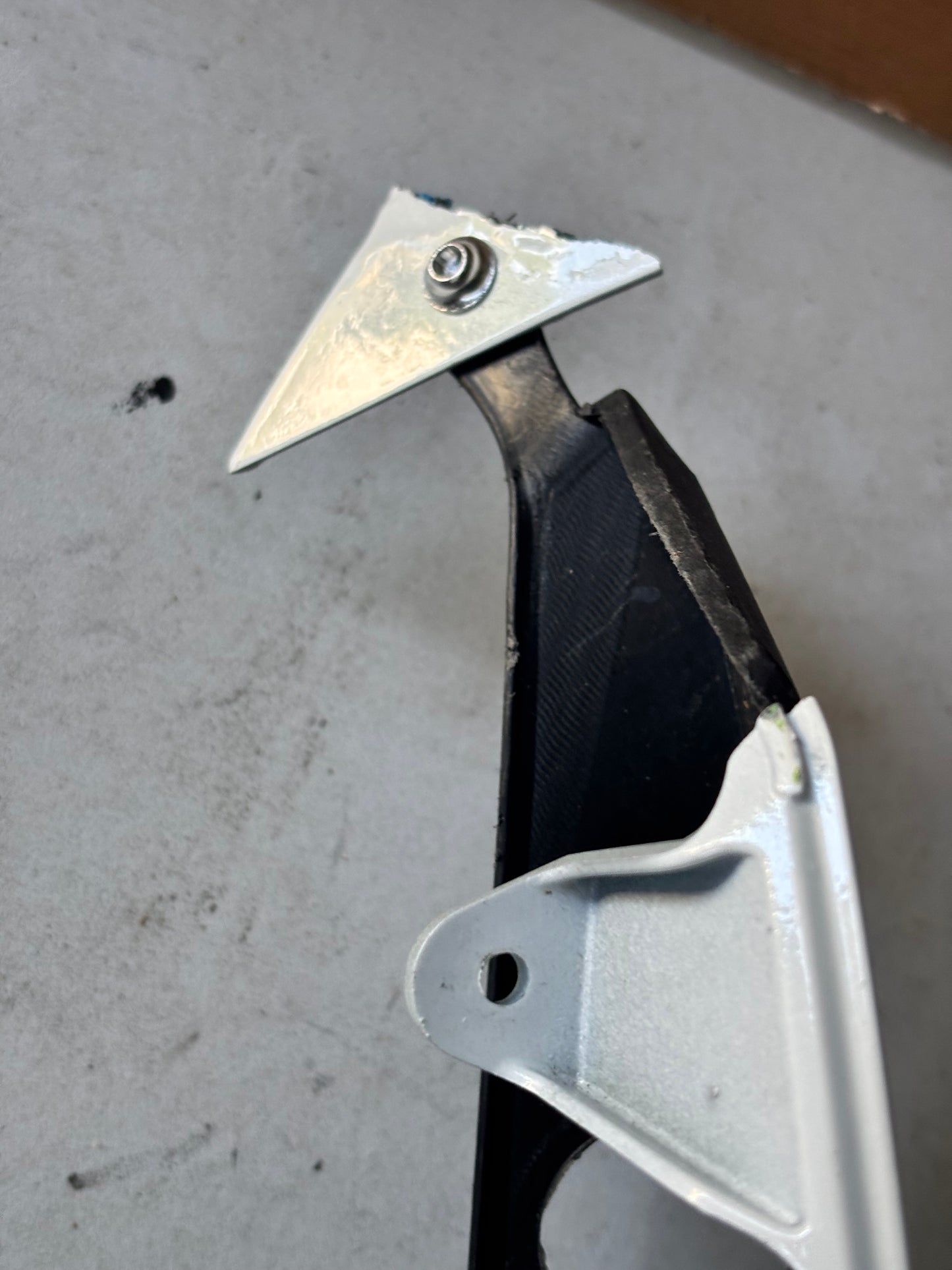 Panneau flanc gauche  Kawasaki zx6r 2009/2012 à réparer