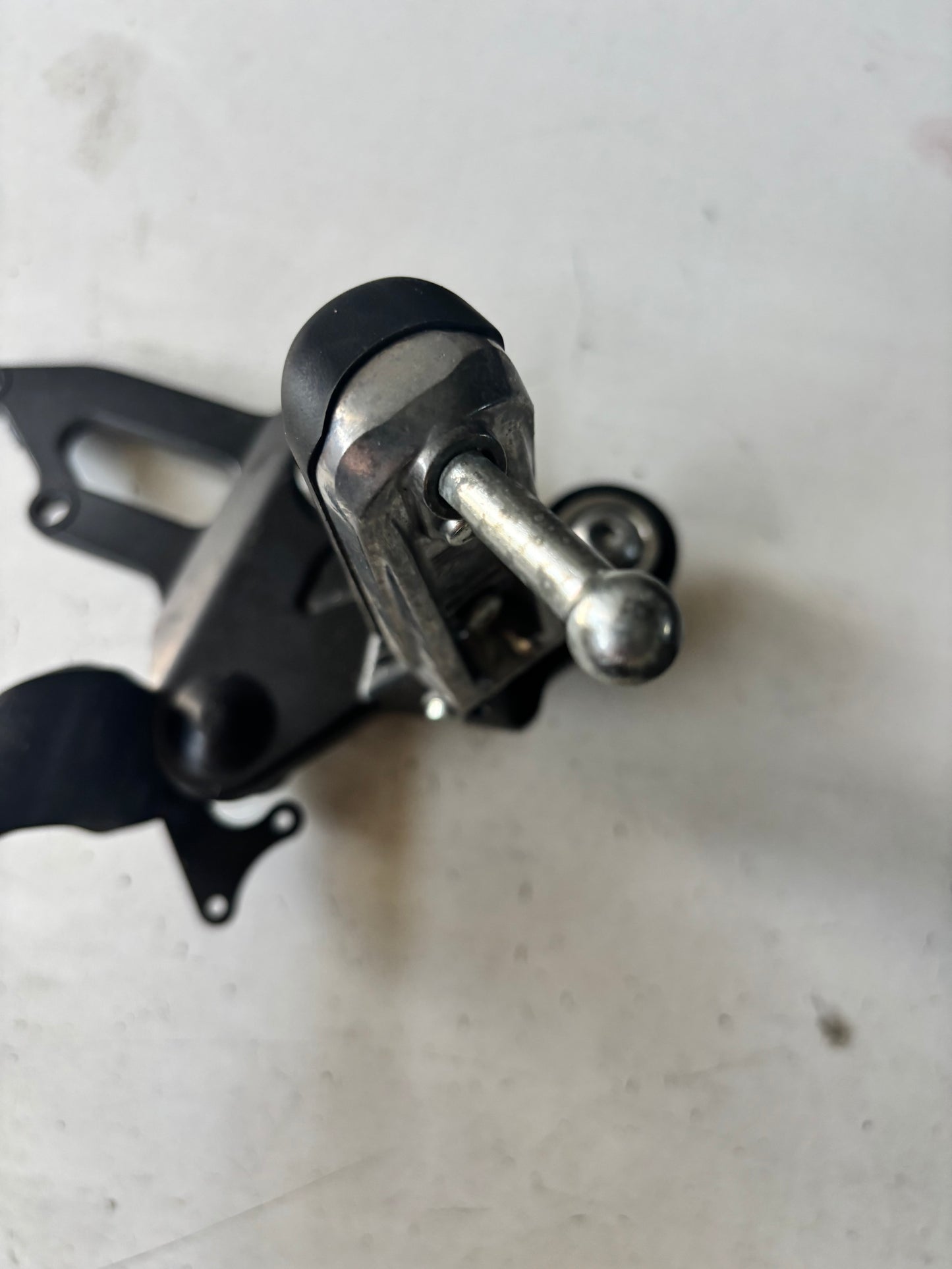 Platine frein droite tracer 700 2016/2024