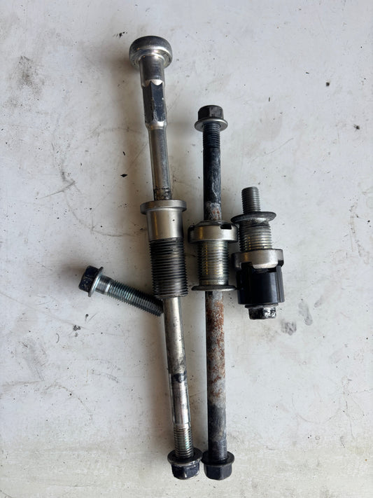 Axe moteur écrou vis Kawasaki zx6r 2009/2012