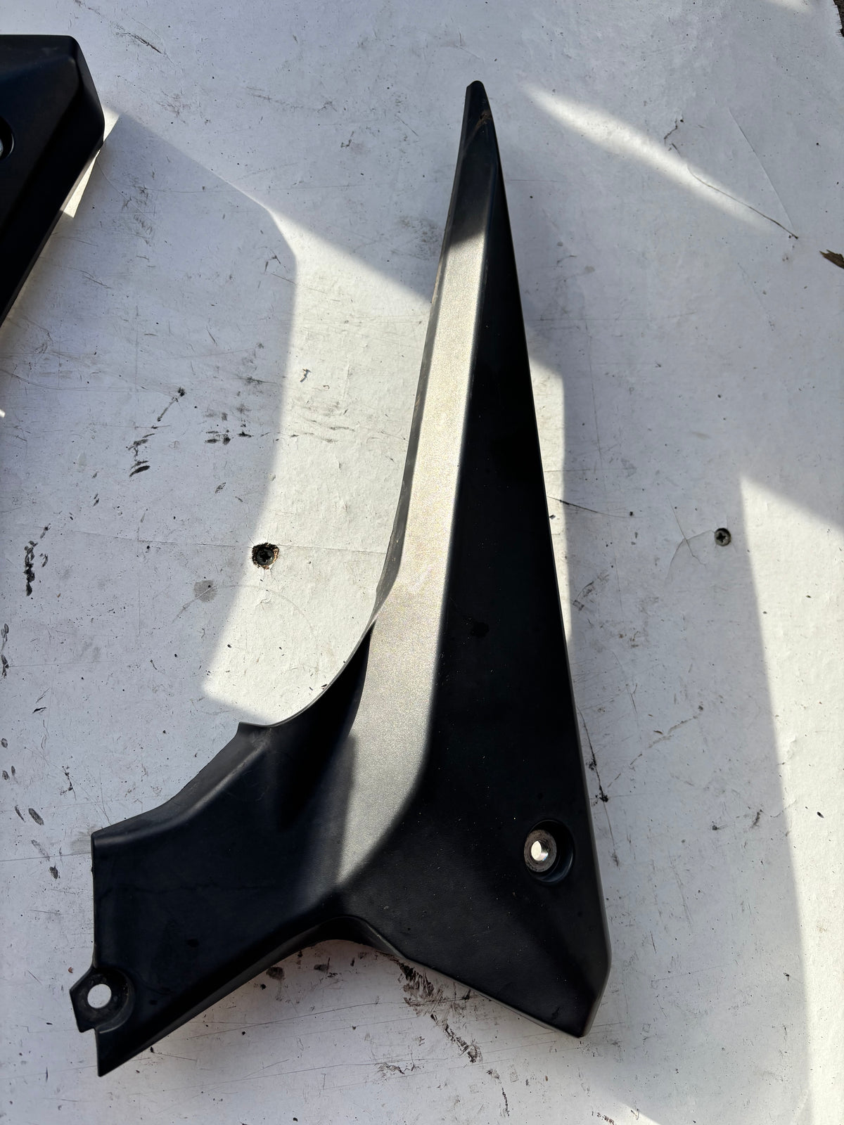 Carénage protection latérale droite Yamaha Xj6 2009 à 2016