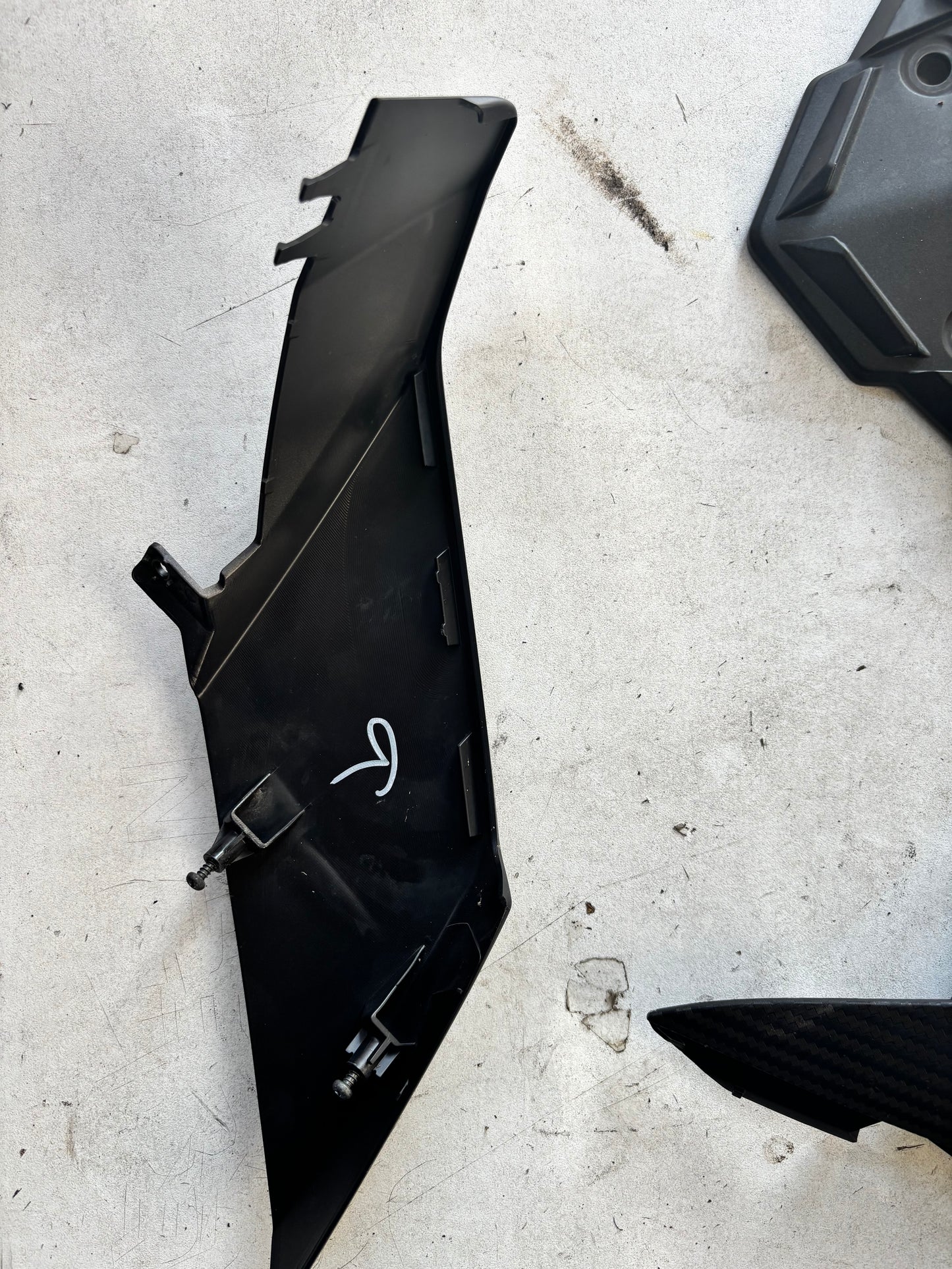 Carénage couvre optique gauche  Yamaha tracer 900 2015/2017