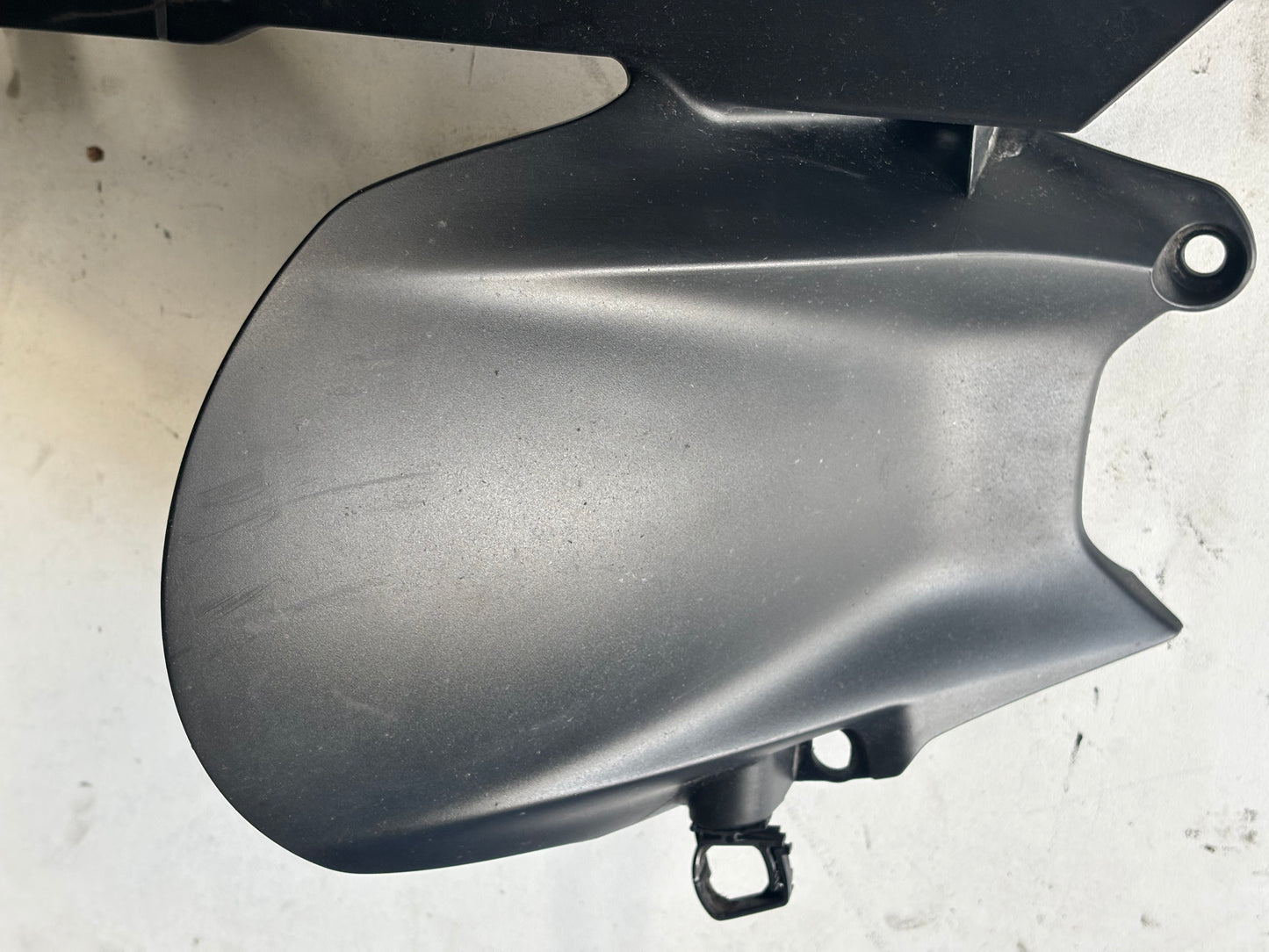 Protège chaîne lèche roue yamaha mt 09 2021-2024