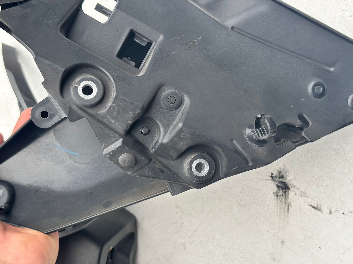 Ecope air réservoir droite et gauche yamaha mt 09 2017- 2020