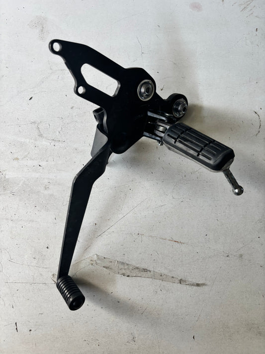 Platine frein droite tracer 700 2016/2024