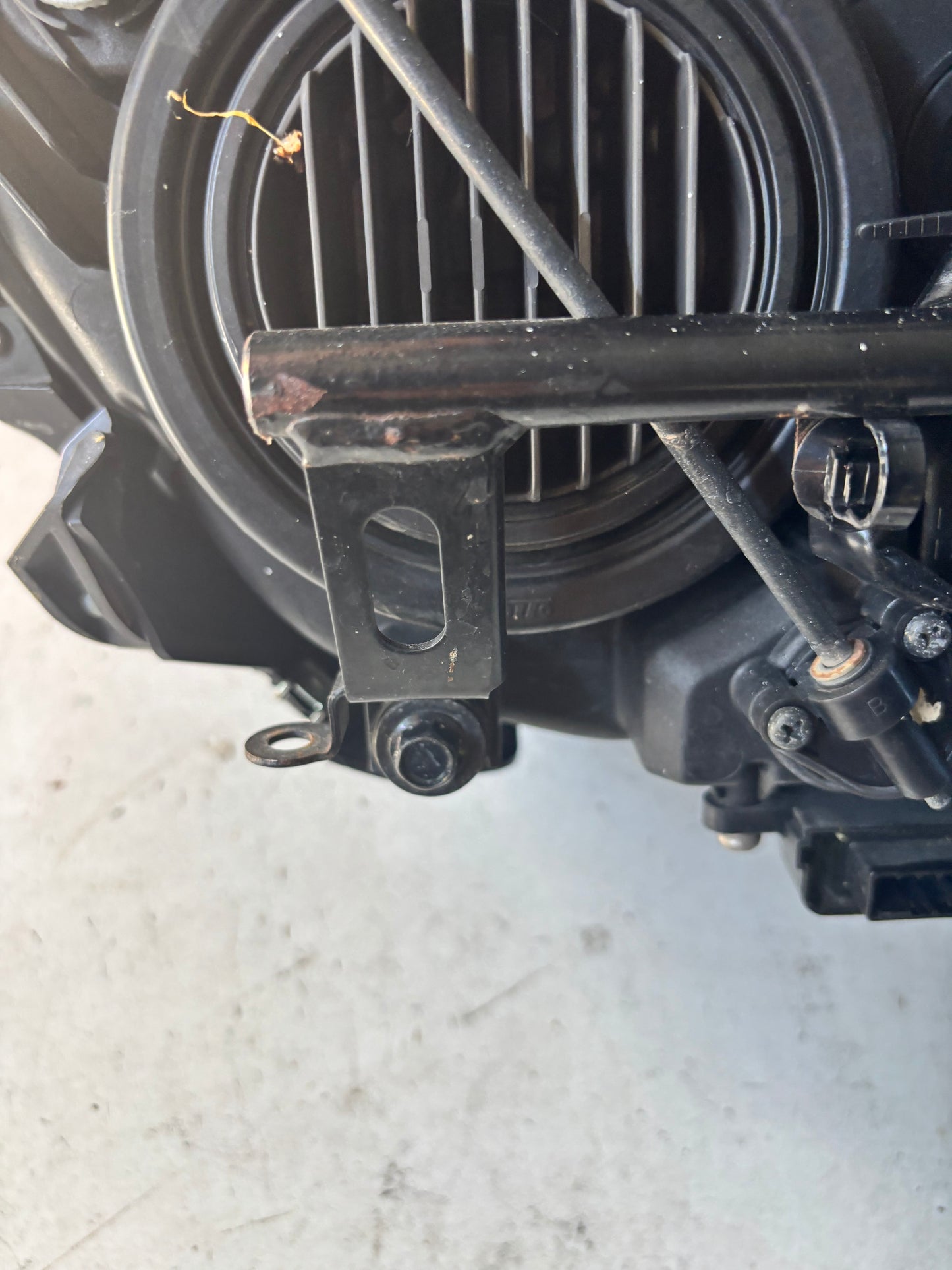 Verkleidungshalterung Spinnenoptik Scheinwerfer Yamaha Tracer 900 2015 bis 2017