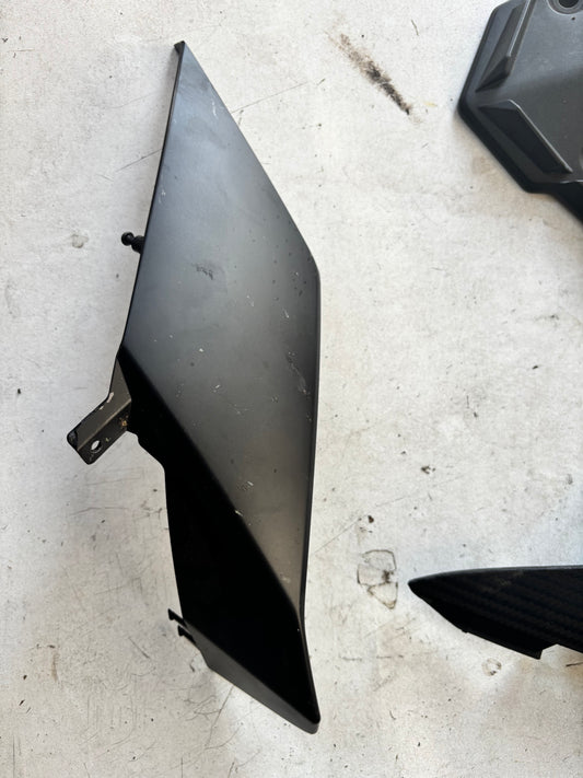Carénage couvre optique gauche  Yamaha tracer 900 2015/2017