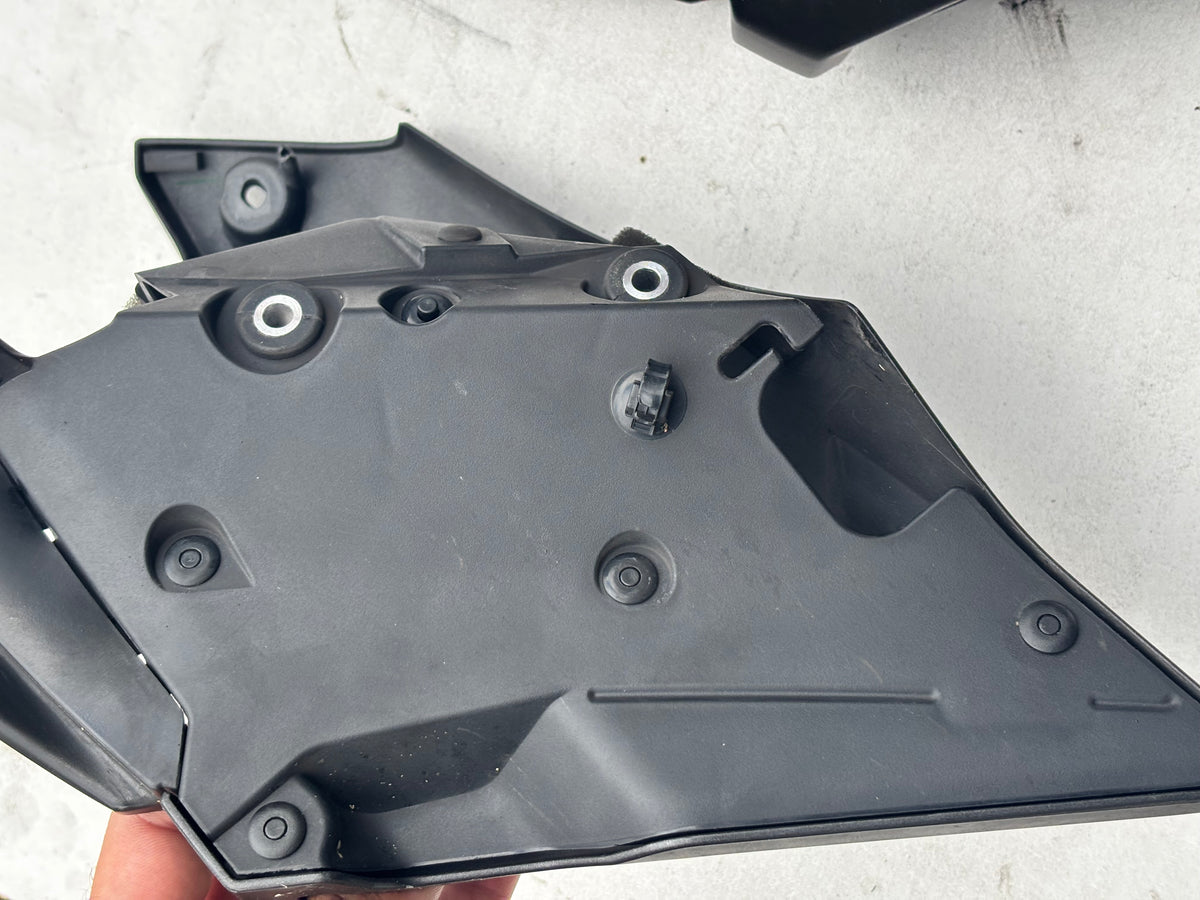 Ecope air réservoir droite et gauche yamaha mt 09 2017- 2020