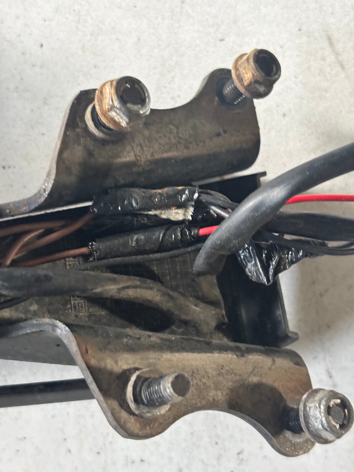 Support plaque immatriculation bavette  Yamaha tracer 900 2015/2020