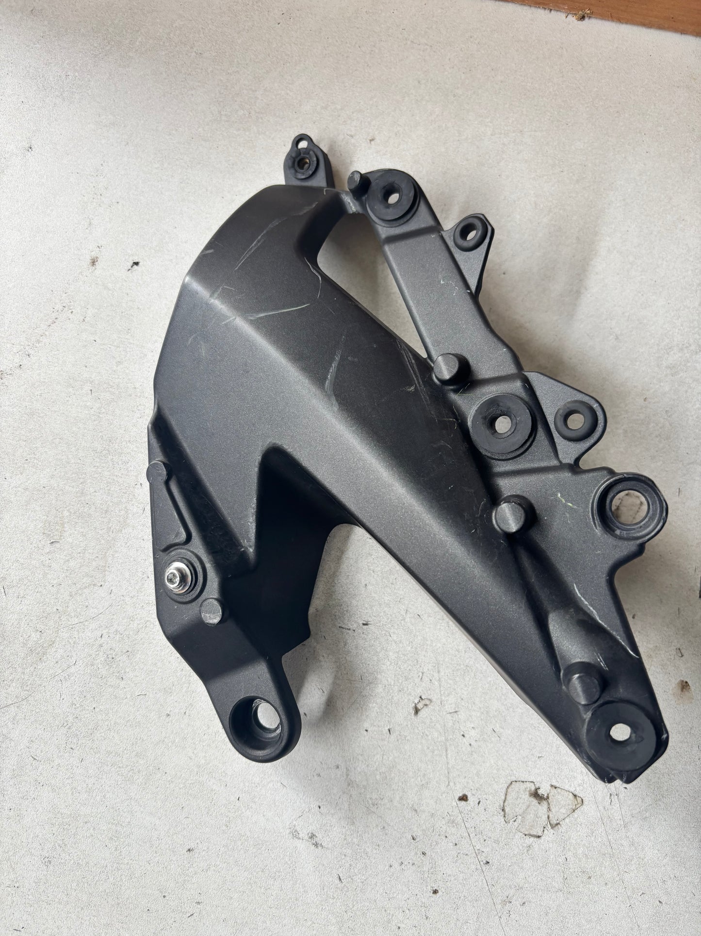 Support flanc carénage droit Kawasaki zx6r 2009/2012