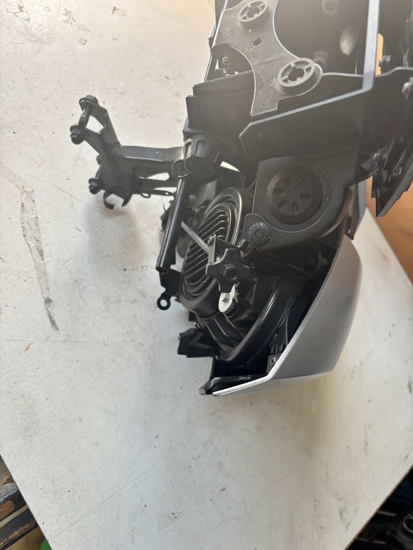 Verkleidungshalterung Spinnenoptik Scheinwerfer Yamaha Tracer 900 2015 bis 2017