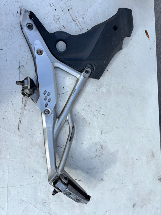 Platine repose pied gauche grise Kawasaki er6n Er6F 2009/2011