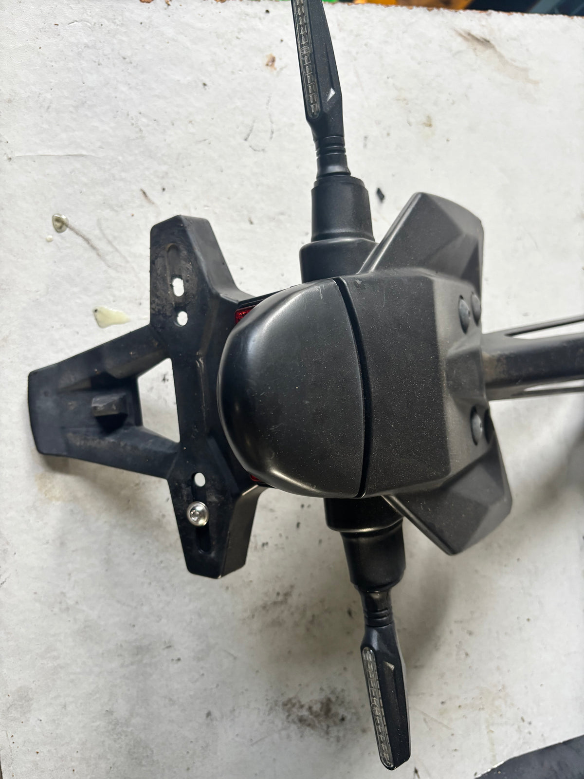 Support plaque immatriculation bavette  Yamaha tracer 900 2015/2020