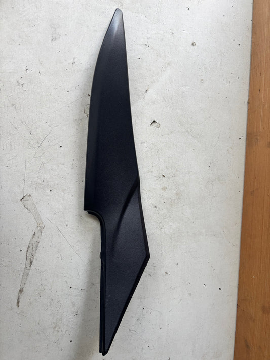 Carénage latéral droit protection réservoir  sous selle Kawasaki Er6n er6f 2005/2008