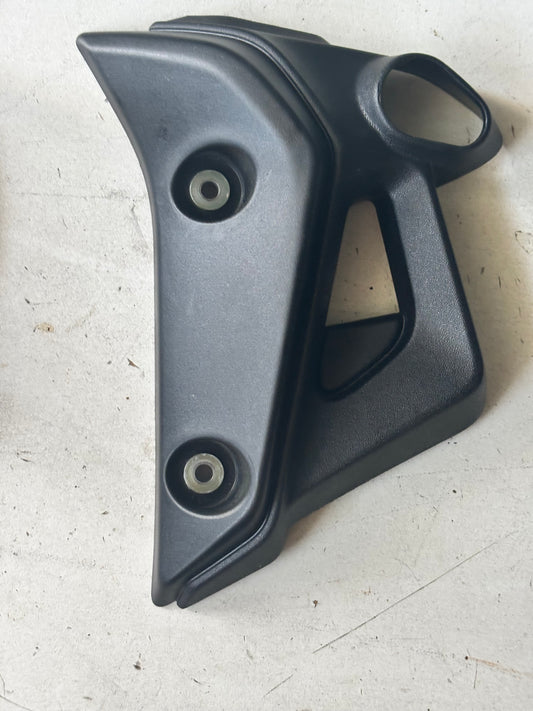Écope radiateur support clignotant Yamaha mt07 2021/2024 Gauche