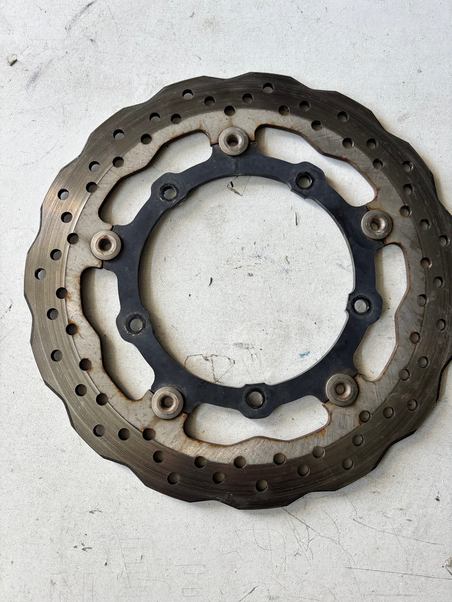 Eine Bremsscheibe vorne Yamaha MT-07 MT07 2014/2020