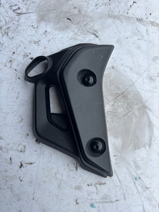 Kühlerhutzen-Blinkerhalterung Yamaha mt07 2021/2024 rechts