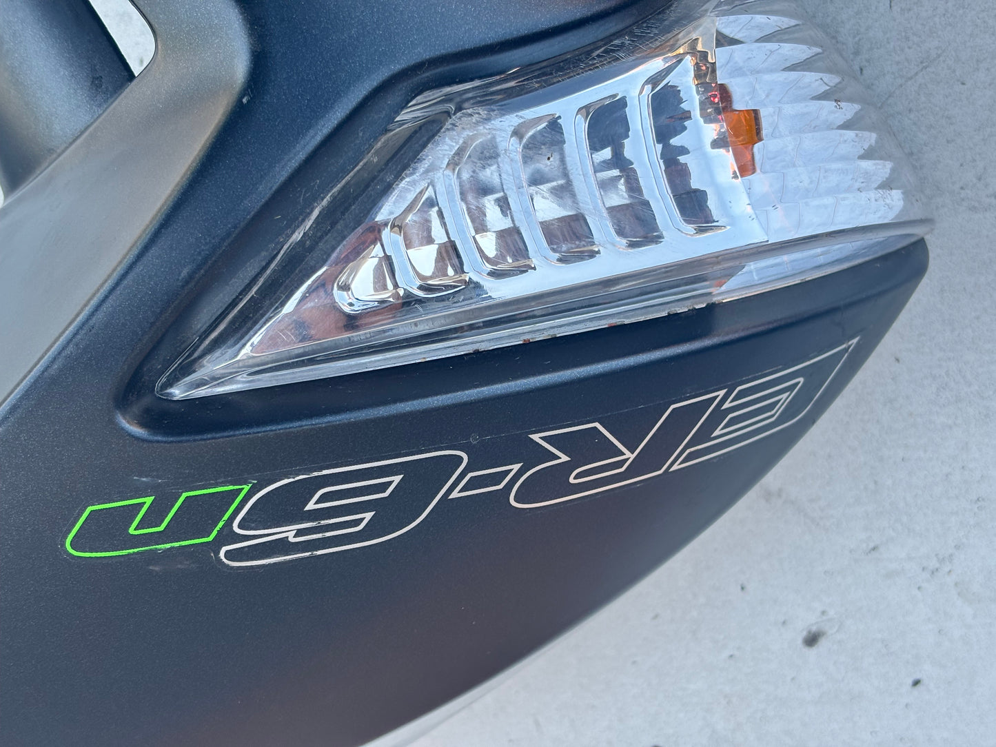 Écope air clignotant gauche Kawasaki Er6n 2009/2011