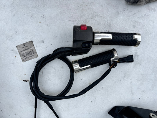 Poignée gaz tirage rapide comodo accélérateur droit Kawasaki Er6n 2005/2008