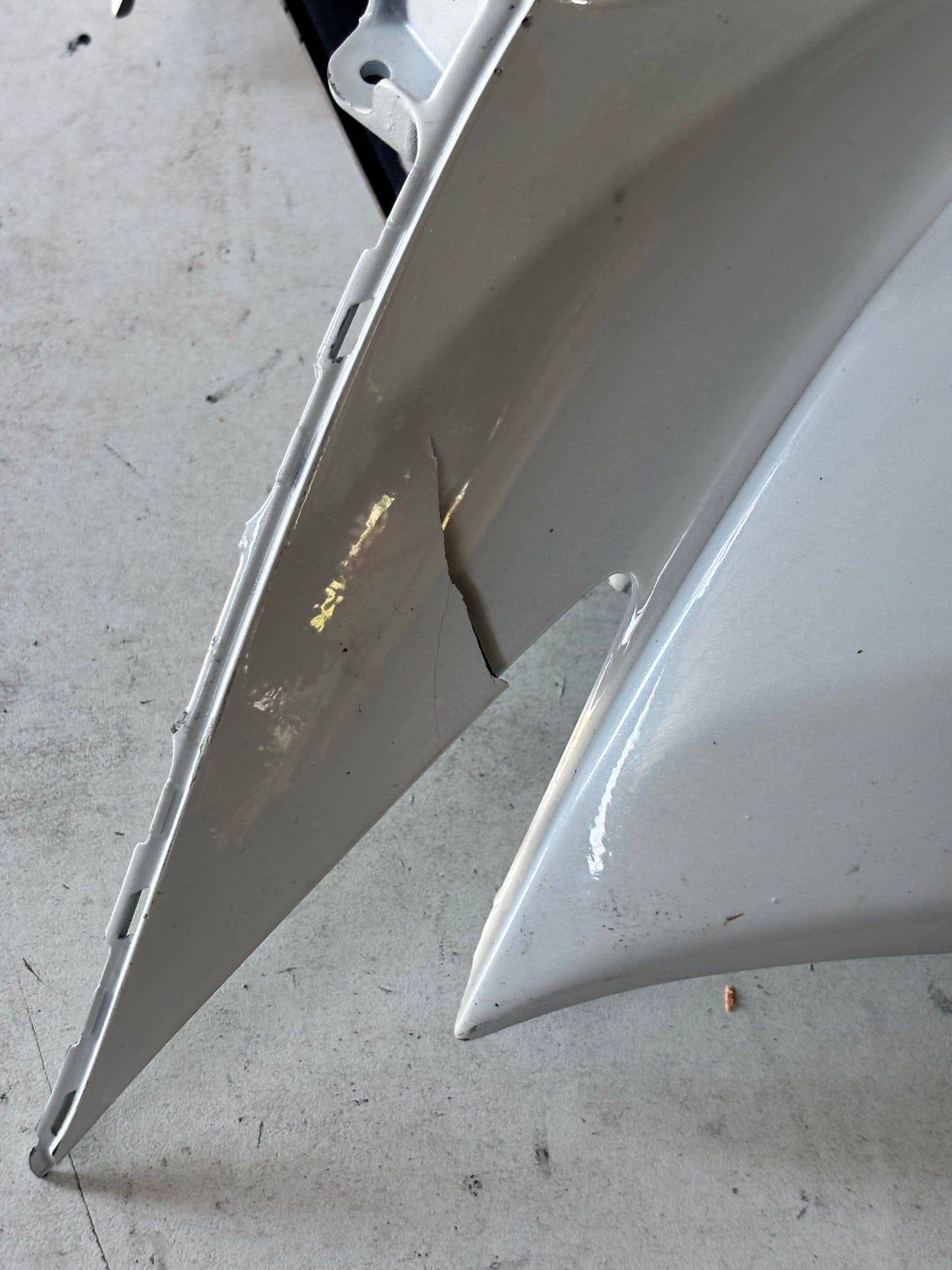 Panneau flanc gauche  Kawasaki zx6r 2009/2012 à réparer