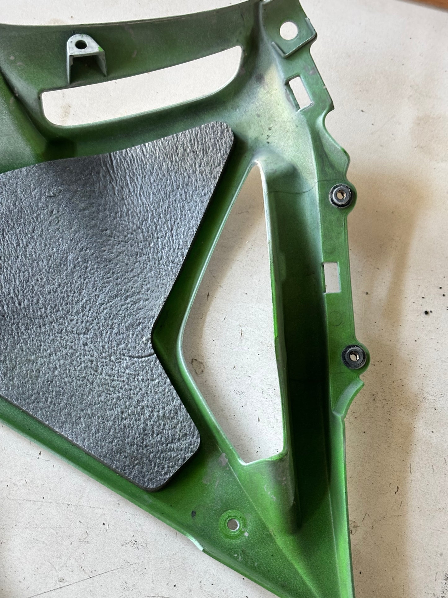 Panneau flanc gauche  Kawasaki zx6r 2009/2012 à réparer