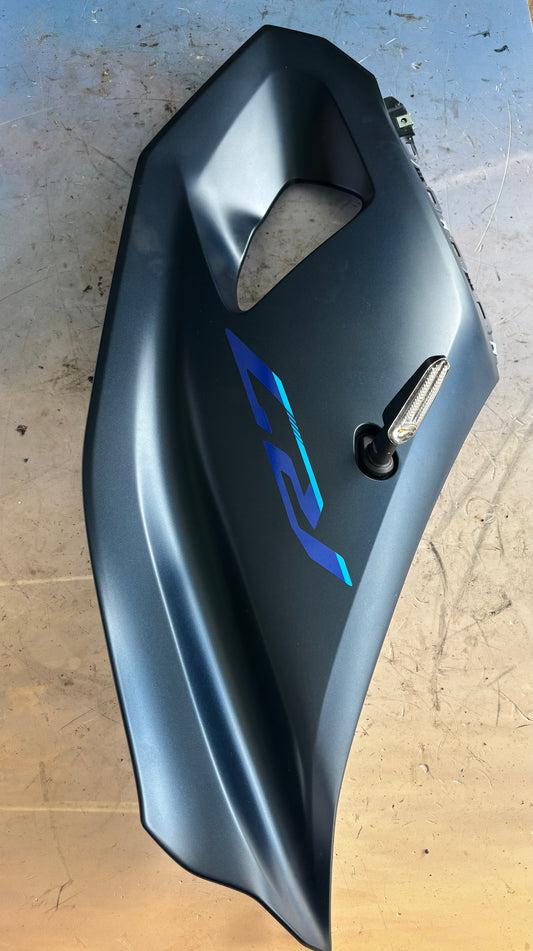 Carénage panneau flanc gauche  supérieur Yamaha r7 2021-2024 BEBW283U00P00