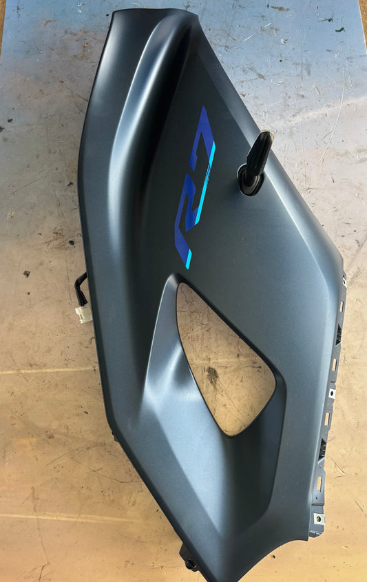 Carénage panneau flanc droit supérieur Yamaha r7 2021-2024