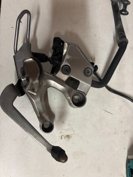 Rechte Fahrerbremsplatte Yamaha Tracer 900